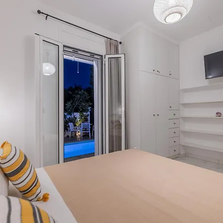 Soso's Garden House With Pool Semesterbostad *