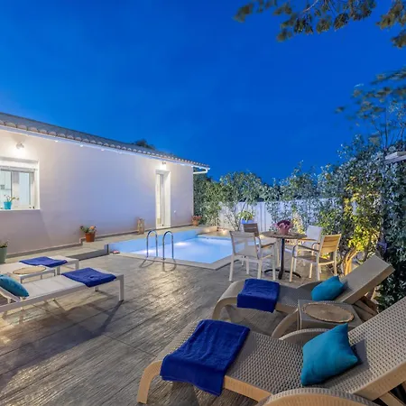 Soso's Garden With Private Pool بيت للعطل Plános