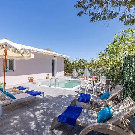 Soso's Garden House With Pool Plános