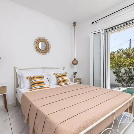 Soso's Garden House With Pool *